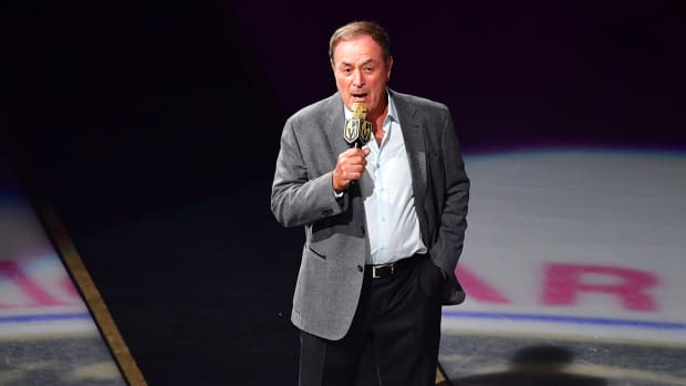 NFL Fans Roasted Al Michaels for Brutal Touchdown Call on ‘TNF’ 